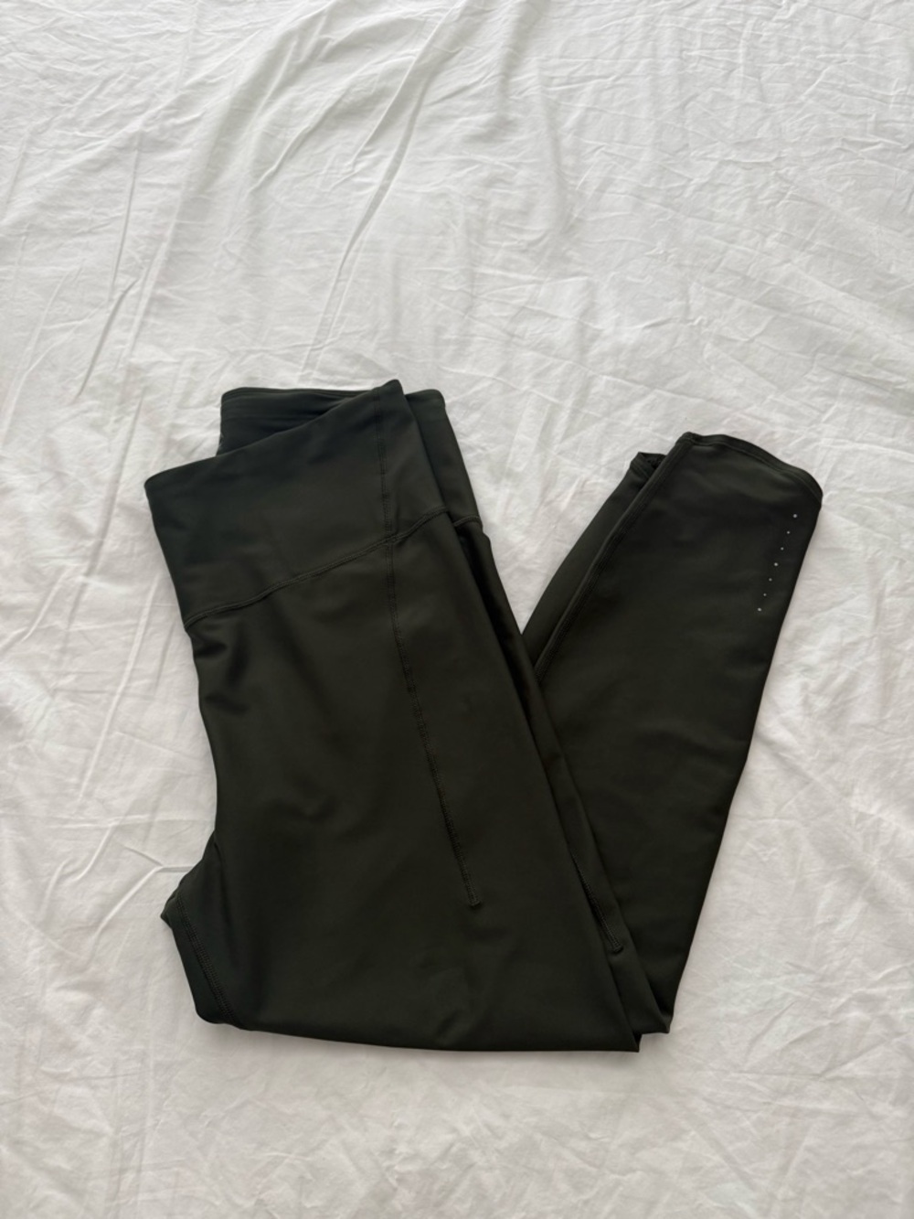 Athleta Pacesetter Ultra High Rise 7/8 Leggings in Aspen Olive